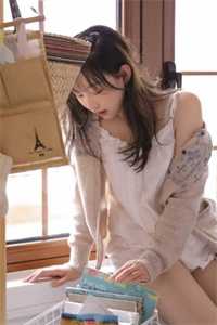 六零木牌通现代，村妇捡菜发财忙异常火爆