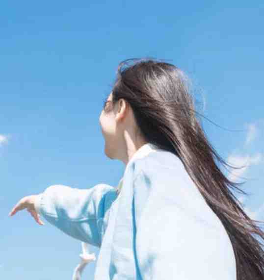 被假千金抢对象，另嫁首长被亲哭全文